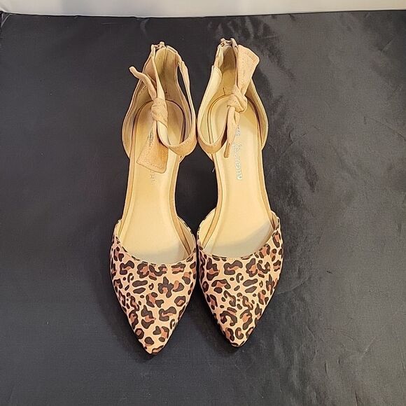 BRAND NEW  CHINESE LAUNDRY  LEOPARD PRINTED POINTED TOE BOW STRAP DETAILS PUMP - Picture 2 of 14